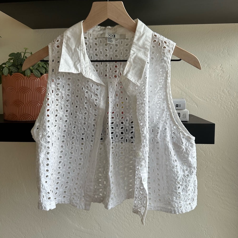 Cute cropped beach button down